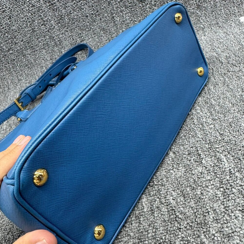 Prada Galleria Small Leather Shoulder Bag 660-071325 - Picture 6 of 13